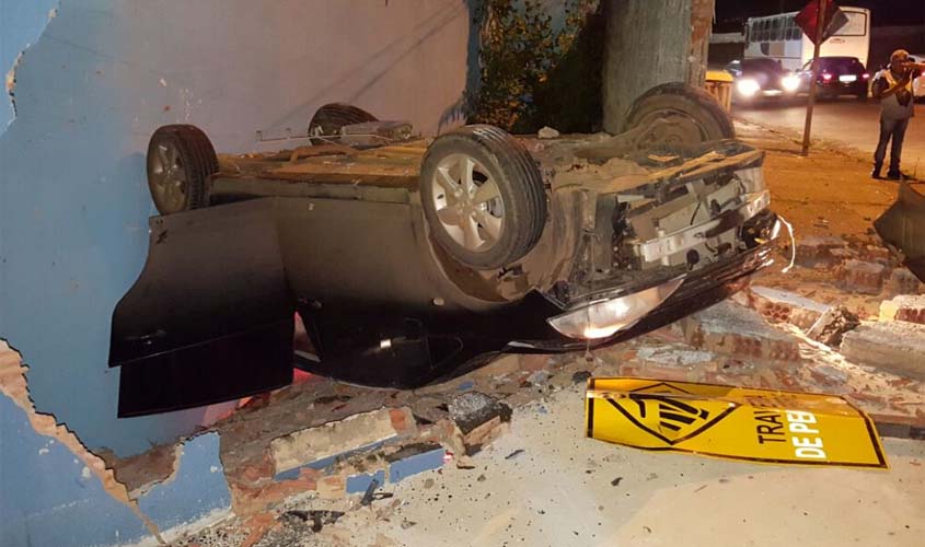 Casal sai ileso de acidente na estrada de Santo Antônio 