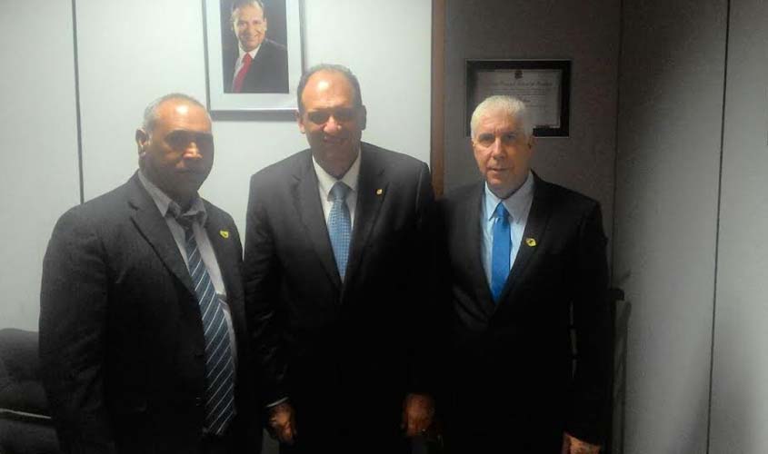 Capixaba recebe prefeitos e vereadores em Brasília