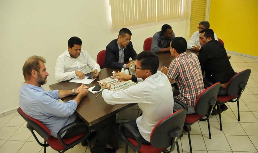 Vereadores de Nova Mamoré recorrem à prefeitura da capital