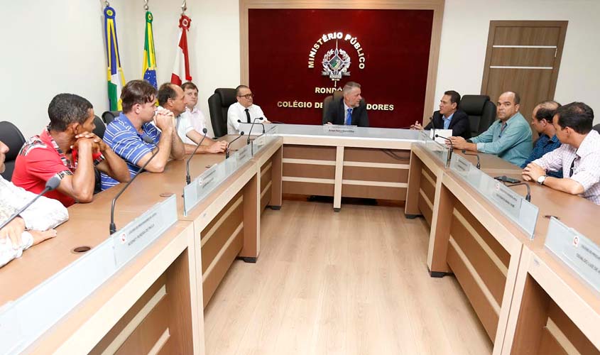 Maurão intervém junto ao Ministério Público para assegurar aulas em Minas Nova