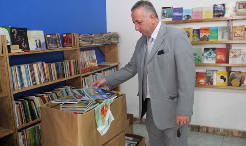 Acuda recebe roupas e livros arrecadados na campanha da Solidariedade Judiciária