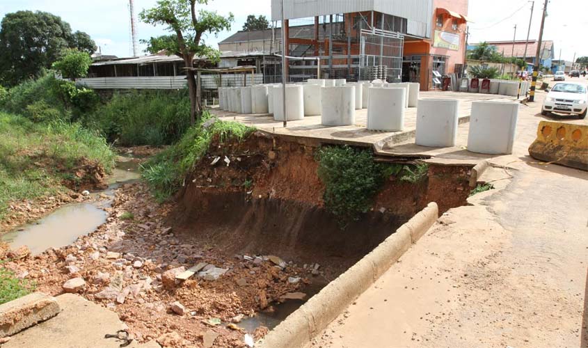 Prefeitura reforçará drenagem para fechar cratera no Cohab