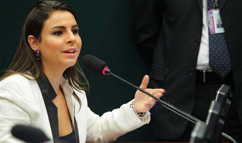 Mariana Carvalho propõe pena alternativa para devedores de pensão alimentícia