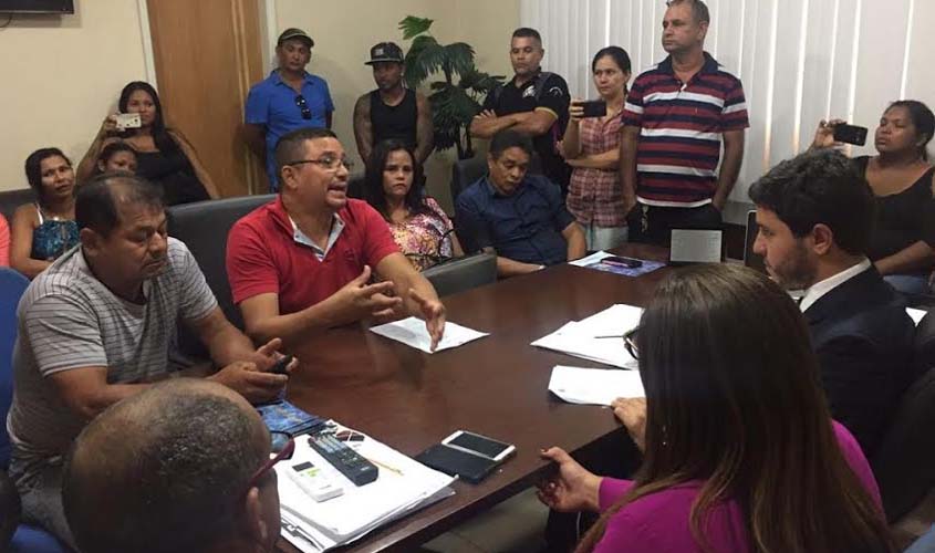 Maurício Carvalho recebe moradores do Bairro Cuniã em seu gabinete