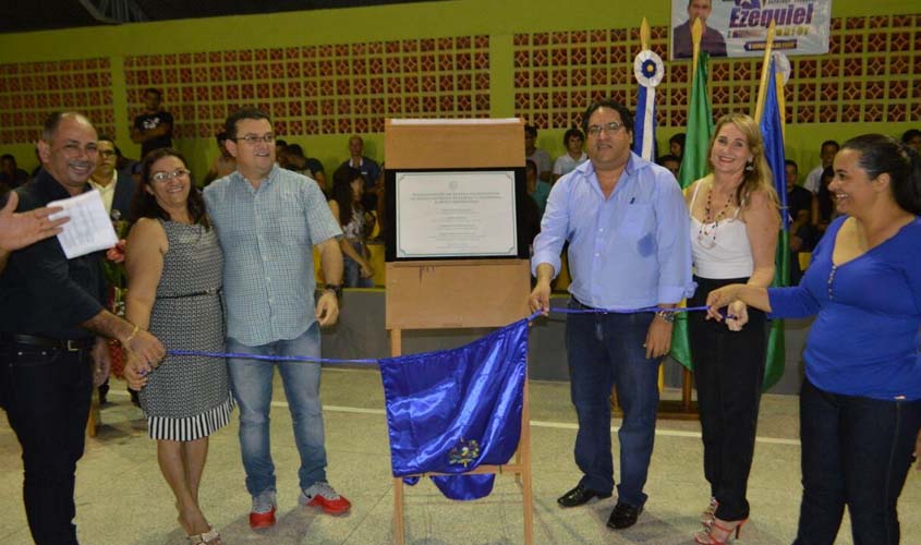 Ezequiel Junior participa da entrega de quadra poliesportiva em Machadinho do Oeste