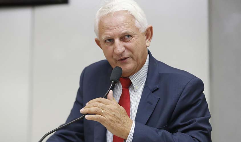 Airton Gurgacz reivindica asfalto para a rua 1º de Maio, em Ji-Paraná